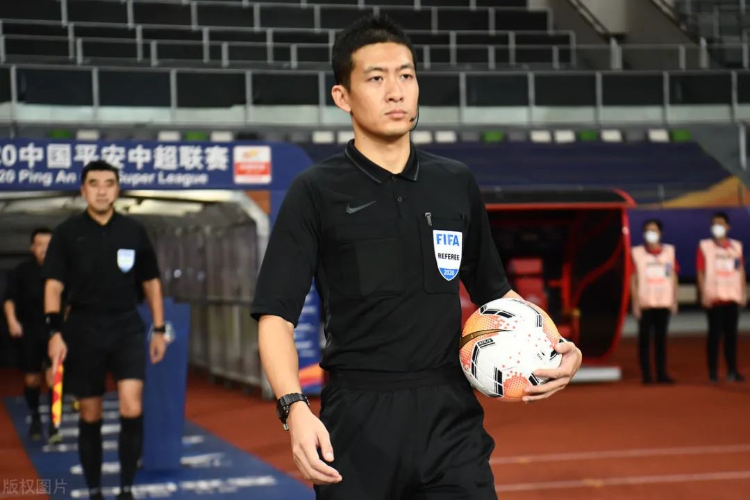 九游娱乐-关键时刻法国杯焦点战,斯图加特回应争议,质疑声仍在,轮换策略成焦点(勒沃库森与斯图加特足球预测)