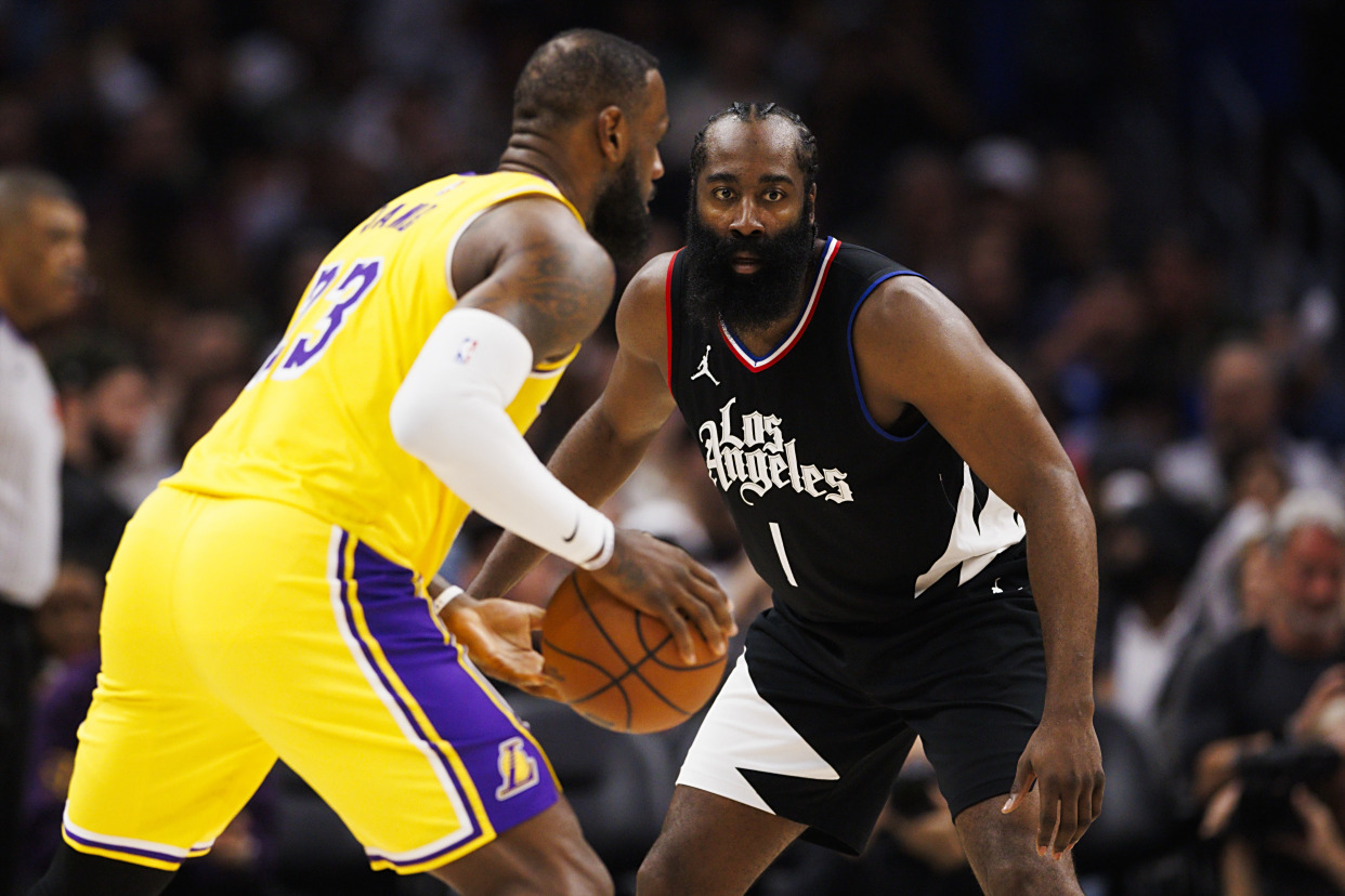 九游体育-包含詹姆斯迎来十二赛季出色发挥，快船观众热烈欢呼！赛场气氛高涨的词条