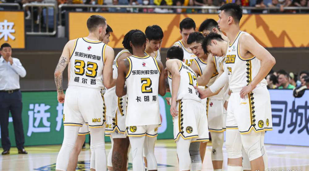 九游娱乐-关于蒂姆巅峰对决,阿扎伦卡与30激战MAD分钟,战术调整胜负难料!的信息