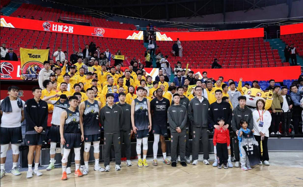 九游娱乐-关于蒂姆巅峰对决,阿扎伦卡与30激战MAD分钟,战术调整胜负难料!的信息